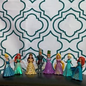 Bundle of Disney Princess clip on dolls